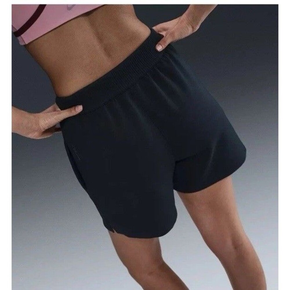 Women's Nike 24.7 ImpossiblySoft Drift Shorts Size Large Black New W/Out Tags 4” - Picture 7 of 12